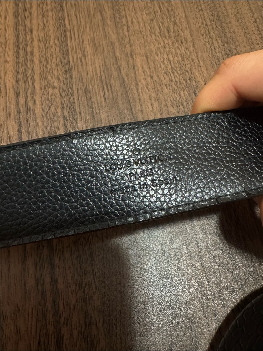 Men's Black Solid Belt LV Logo Buckle - Picture 8 of 9